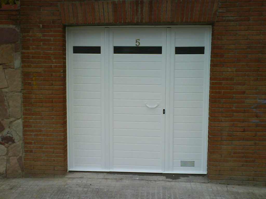 Sectional garage door