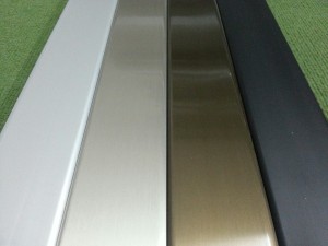 Muestra de anodizado: plata, inox, bronce y negro.