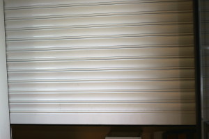 Aluminum shutter locking up