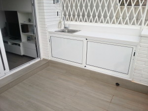 Exterior sliding wardrobe white lacquered