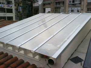 Cellular polycarbonate roof patio lights in Barcelona
