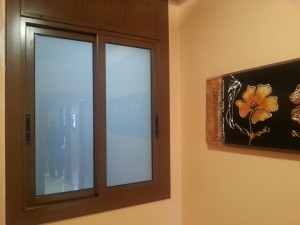 Ventana de aluminio lacado madera