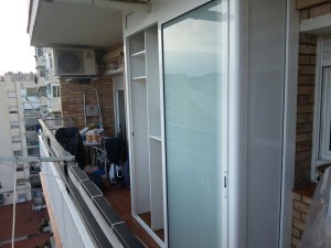 Sliding glass cabinet outside matting