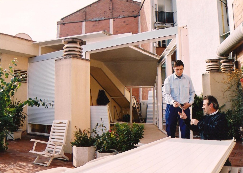 Steel and aluminum enclosure on terrace