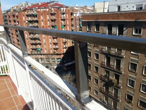 Extensió de barana de ferro a Barcelona