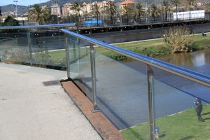 Stainless steel railing with glass