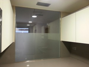 Division of glass in a kitchen in an apartment in Barcelona