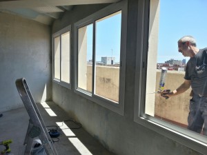 Ventanas nuevas durante su instalación