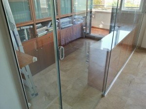 Safety glass sliding door 