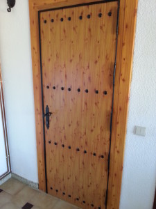 Aluminum entrance door