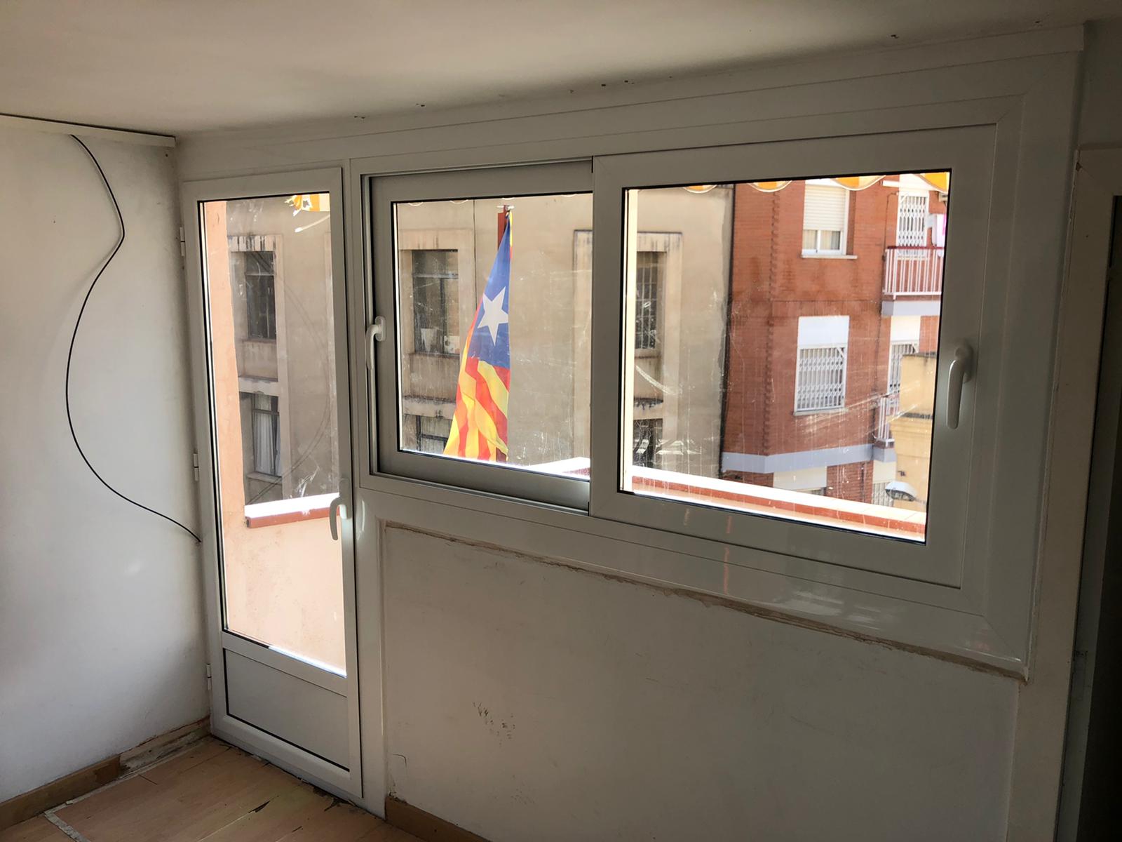 Puerta bandera | Carpintería de Aluminio Barcelona